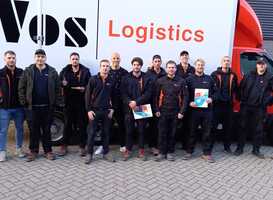 Koning Willem I College reikt mbo-certificaten uit aan Vos Logistics 