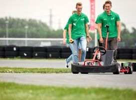 Bij de Self Driving Challenge 2023 zijn zes studententeams aanwezig 