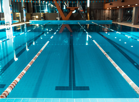 Normal_horizontal-view-of-lanes-of-a-competition-swimming-2022-12-16-20-59-30-utc