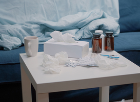 Normal_close-up-of-table-with-medicaments-thermometer-an-2021-12-21-20-12-05-utc