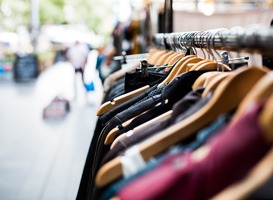 Veel gezinnen kunnen niet meer voorzien in levensbehoeften als kleding en eten Veel gezinnen kunnen niet meer voorzien in levensbehoeften als kleding en eten
