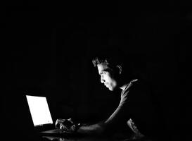 Online seksueel misbruik is te voorkomen door gesprek met kind aan te gaan Online seksueel misbruik is te voorkomen door gesprek met kind aan te gaan
