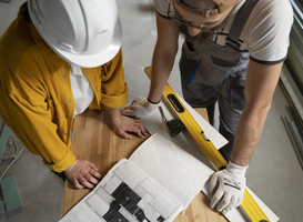 Normal_tiler-working-renovation-apartment