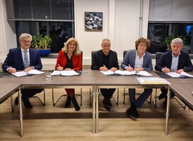 Vijf mbo-scholen werken samen op het terrein van 'Leven Lang Ontwikkelen' Vijf mbo-scholen werken samen op het terrein van 'Leven Lang Ontwikkelen'