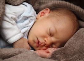 'De veiligste slaaphouding voor een baby is op de rug'