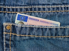 In de hele EU moeten jongeren vanaf 17 jaar hun rijbewijs kunnen halen In de hele EU moeten jongeren vanaf 17 jaar hun rijbewijs kunnen halen