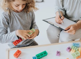 Kinderen met TOS halen taalachterstand wél degelijk gedeeltelijk in 