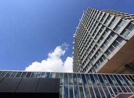 In voormalig Philips hoofdkantoor komen nu tijdelijk studentenwoningen In voormalig Philips hoofdkantoor komen nu tijdelijk studentenwoningen