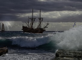 Zeilschip met veertien Nederlandse tieners aan boord strandt bij Noorwegen Zeilschip met veertien Nederlandse tieners aan boord strandt bij Noorwegen