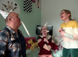 Paul de Leeuw volgt vijf tieners met levensbedreigende ziekte Paul de Leeuw volgt vijf tieners met levensbedreigende ziekte