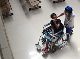 Indonesische zorgstudenten helpen Twentse zorgorganisaties uit de brand Indonesische zorgstudenten helpen Twentse zorgorganisaties uit de brand