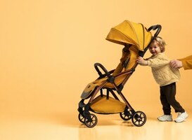 Leclerc Baby schenkt kinderwagens aan vluchtelingenkampen 