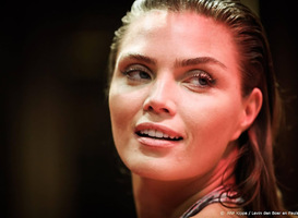 Model Kim Feenstra speelt zeemeermin in nieuwe sinterklaasfilm