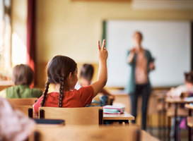 Volgens onderzoek doen leerlingen het beter als de docent aantrekkelijk is Volgens onderzoek doen leerlingen het beter als de docent aantrekkelijk is