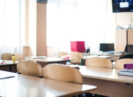 Week 30: Zwemles in het basisonderwijs, mobiele telefoons en lege school