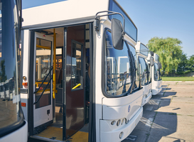 Bussen op Ameland rijden weer op tijd door student die dienstregeling maakte