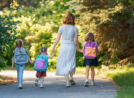 Nieuw schooljaar van start, maar veel kinderen hebben nog geen leraar Nieuw schooljaar van start, maar veel kinderen hebben nog geen leraar
