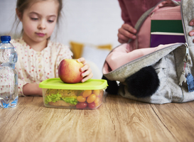 Normal_school-lunch-box-with-healthy-food-2021-08-30-02-33-23-utc