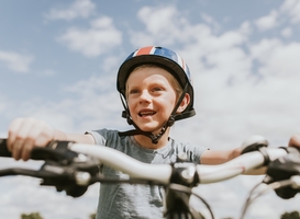 Kinderen in Amsterdam weer op de fiets naar school 