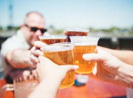 Alcoholbeleid Saxion tijdens INTRO nog niet te merken, 's middags al aan het bier Alcoholbeleid Saxion tijdens INTRO nog niet te merken, 's middags al aan het bier