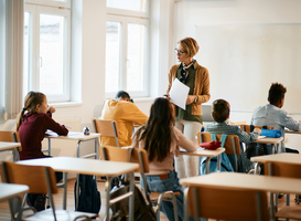 Scholen zoeken tweedejaars studenten om voor de klas te staan