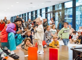 Speciale voorstelling voor blinde en slechtziende kinderen tijdens Haags Festival de Betovering / Fotograaf: Robin Butter