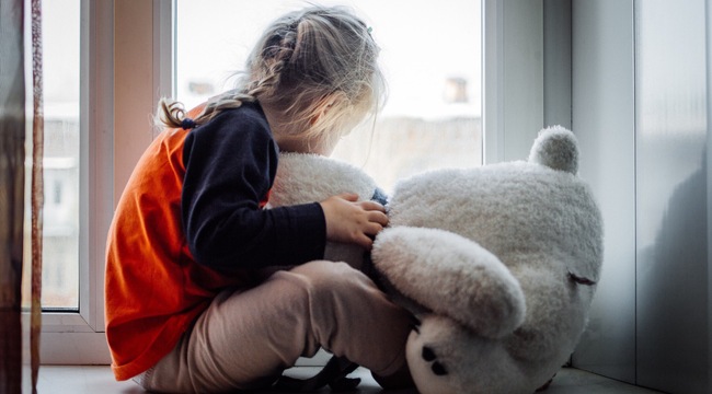 Carousel_sad-little-girl-with-a-teddy-bear-sadness-2022-11-08-03-00-25-utc