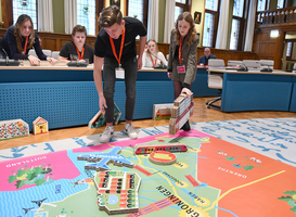 Scholieren maken door spel kennis met provinciale politiek Scholieren maken door spel kennis met provinciale politiek