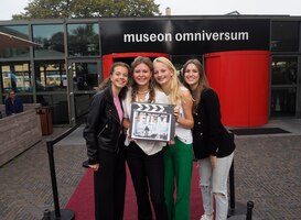 Scholieren winnen Aardrijkskunde Filmprijs met film over droge voeten Scholieren winnen Aardrijkskunde Filmprijs met film over droge voeten