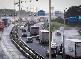 Vrijdag druk op de Nederlandse snelwegen vanwege start herfstvakantie 