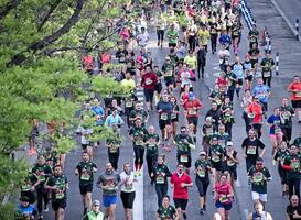 Studenten Vindicat lopen Marathon van Amsterdam voor het KWF 