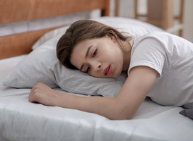 Normal_young-woman-lying-alone-in-her-bed-mourning-about-2022-12-16-08-24-32-utc