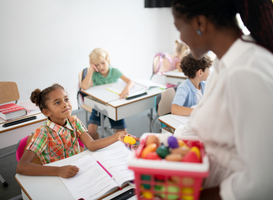 Artsen staan voor de klas om kinderen te wijzen op gevaren van vapen