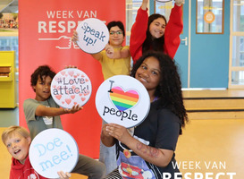 Rutte opent samen met kinderen en docenten Week van Respect Rutte opent samen met kinderen en docenten Week van Respect