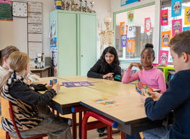 Nederlandse basisschoolleerlingen leren over slavernijverleden met kwartetspel