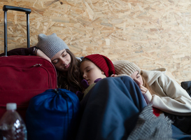 Normal_ukrainian-war-refugees-in-temporary-shelter-and-he-2022-03-16-22-12-27-utc