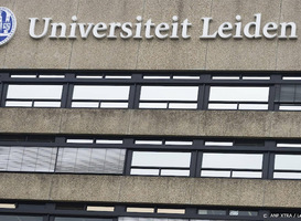 In twee lokalen van Lipsius-gebouw Universiteit Leiden zitten klimaatactivisten