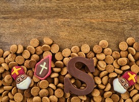 Blinde en slechtziende leerlingen krijgen voor het eerst chocoladeletter in braille Blinde en slechtziende leerlingen krijgen voor het eerst chocoladeletter in braille