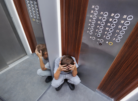 HAN-studenten samen met docent half uur vast in de lift HAN-studenten samen met docent half uur vast in de lift