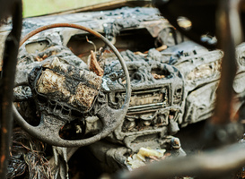 Drie auto's kinderopvang Veldhoven compleet uitgebrand Drie auto's kinderopvang Veldhoven compleet uitgebrand
