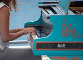 Conservatorium studenten Groningen spelen pianomuziek tijdens Blue Monday Conservatorium studenten Groningen spelen pianomuziek tijdens Blue Monday