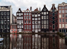 Middelbare scholieren uit Amsterdam mogen verhaal schrijven over jarige stad Middelbare scholieren uit Amsterdam mogen verhaal schrijven over jarige stad
