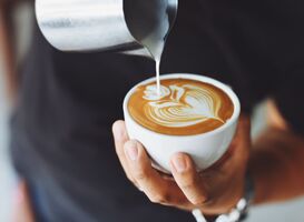 Leerlingen Dynamica uit Zaandam leren lekkerste kopjes koffie zetten Leerlingen Dynamica uit Zaandam leren lekkerste kopjes koffie zetten