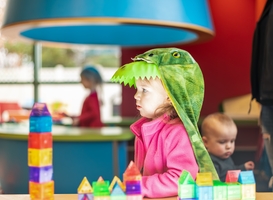 Kinderopvangorganisaties moeten duidelijker zijn over openingstijden Kinderopvangorganisaties moeten duidelijker zijn over openingstijden