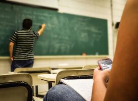 Kamermeerderheid pleit voor meer meesters in basisonderwijs Kamermeerderheid pleit voor meer meesters in basisonderwijs