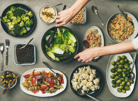 Hoger opgeleiden kiezen het vaakst voor vegetarische maaltijden Hoger opgeleiden kiezen het vaakst voor vegetarische maaltijden