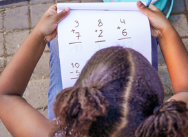 Leerlingen speciaal onderwijs halen wereldrecord met uitrekenen van sommen