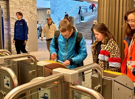 Jongeren Alez-academie oefenen met zelfstandig reizen op station Breda Jongeren Alez-academie oefenen met zelfstandig reizen op station Breda