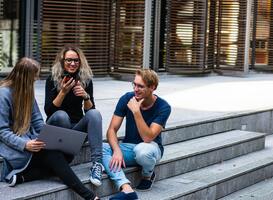 Randstad gaat samenwerking aan om meer studenten te bereiken Randstad gaat samenwerking aan om meer studenten te bereiken