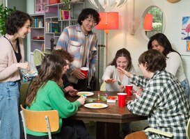 Eenzaamheid onder studenten bestrijden door ze samen te laten eten Eenzaamheid onder studenten bestrijden door ze samen te laten eten